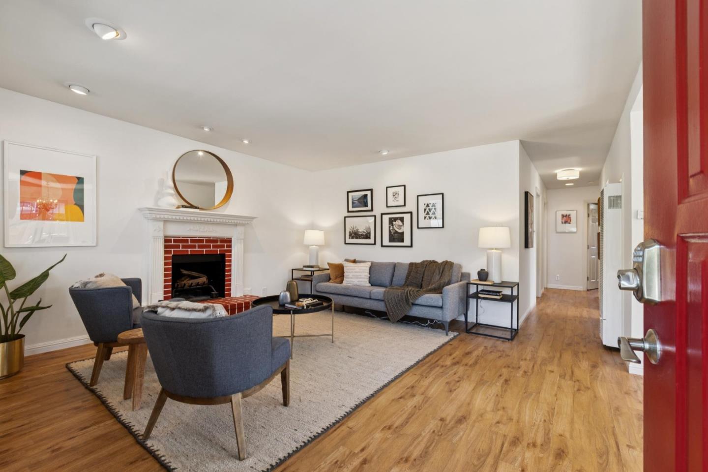 Detail Gallery Image 5 of 30 For 735 Montezuma Dr, Pacifica,  CA 94044 - 3 Beds | 1 Baths