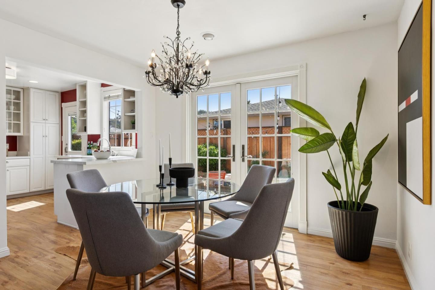 Detail Gallery Image 8 of 30 For 735 Montezuma Dr, Pacifica,  CA 94044 - 3 Beds | 1 Baths