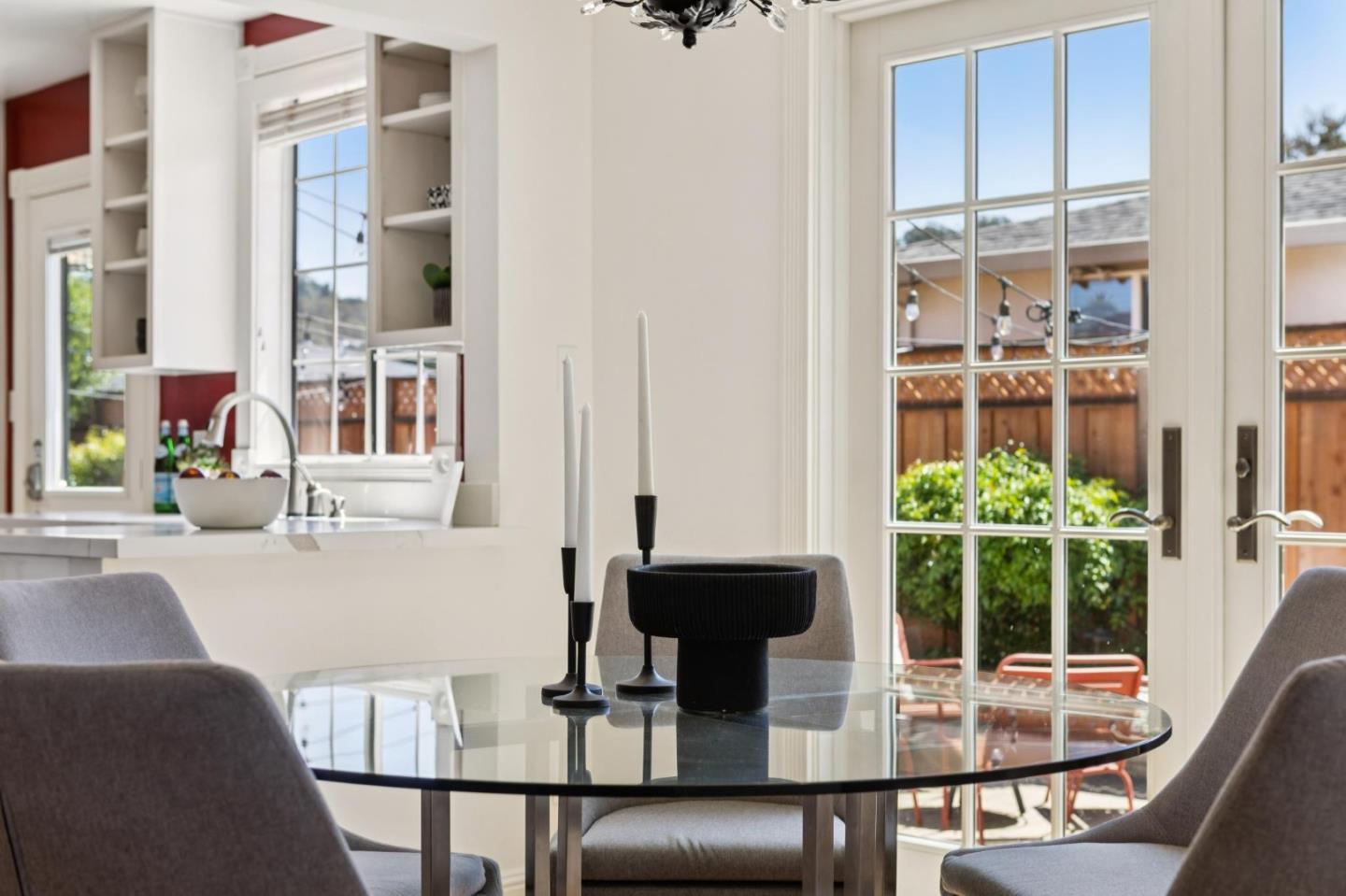 Detail Gallery Image 9 of 30 For 735 Montezuma Dr, Pacifica,  CA 94044 - 3 Beds | 1 Baths