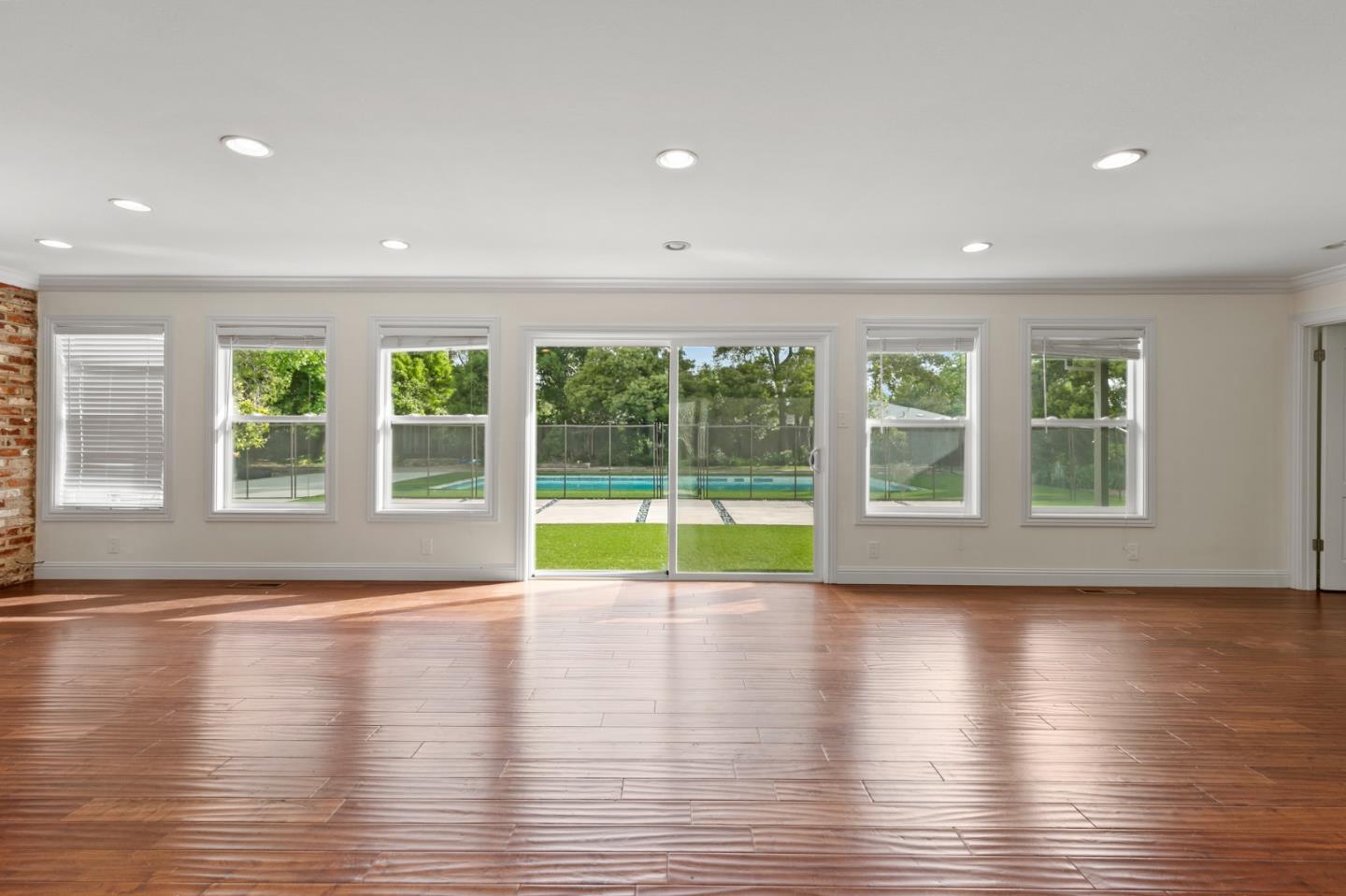 Detail Gallery Image 2 of 11 For 1824 Black Mountain Rd, Hillsborough,  CA 94010 - 3 Beds | 2/1 Baths