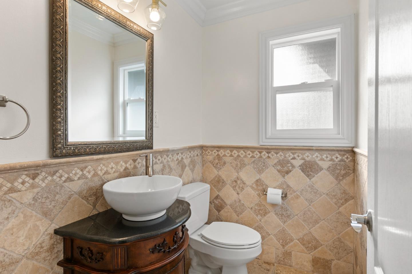 Detail Gallery Image 6 of 11 For 1824 Black Mountain Rd, Hillsborough,  CA 94010 - 3 Beds | 2/1 Baths