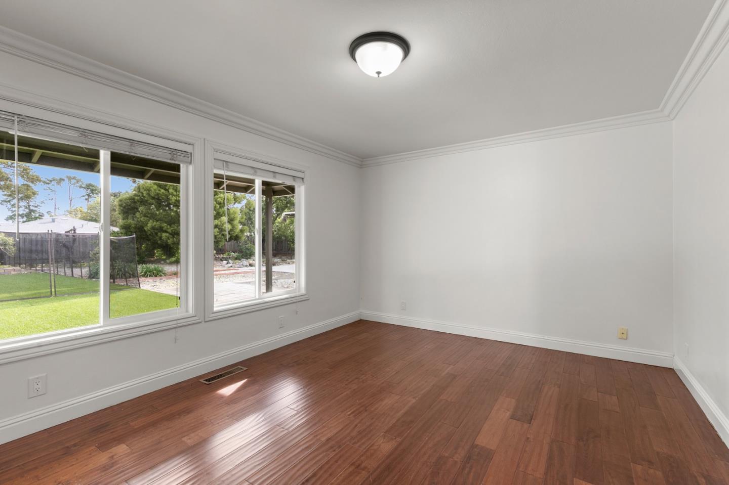 Detail Gallery Image 7 of 11 For 1824 Black Mountain Rd, Hillsborough,  CA 94010 - 3 Beds | 2/1 Baths