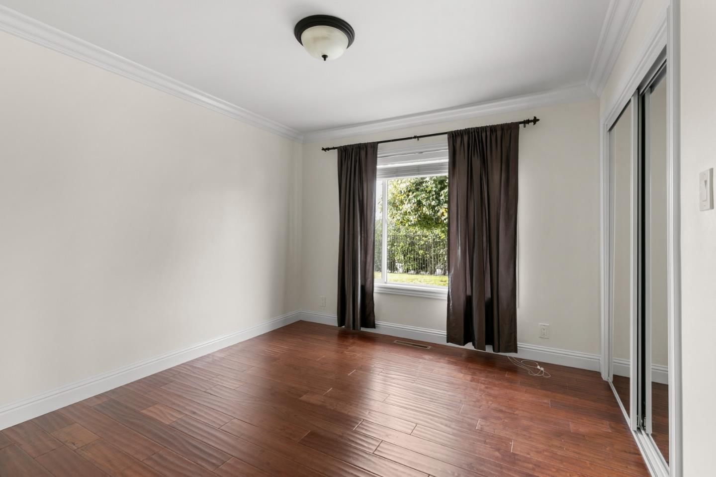 Detail Gallery Image 9 of 11 For 1824 Black Mountain Rd, Hillsborough,  CA 94010 - 3 Beds | 2/1 Baths