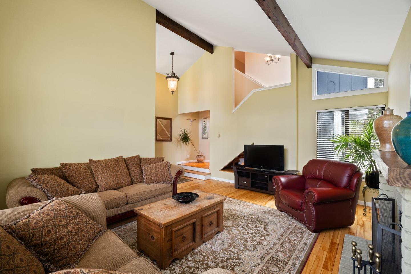 Detail Gallery Image 10 of 46 For 256 6th St, Montara,  CA 94037 - 4 Beds | 2/1 Baths