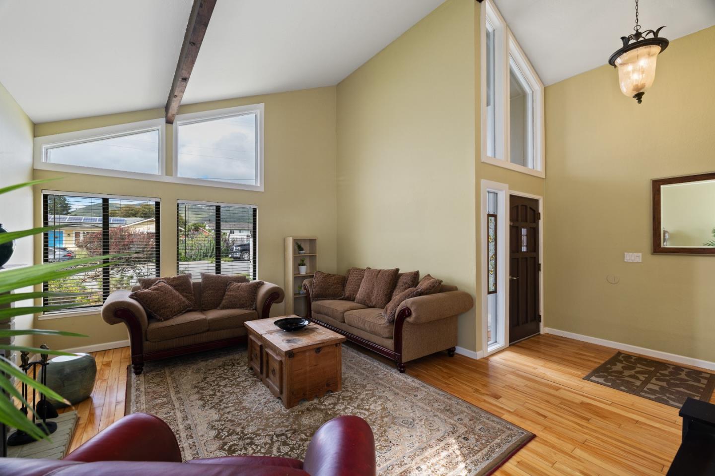 Detail Gallery Image 11 of 46 For 256 6th St, Montara,  CA 94037 - 4 Beds | 2/1 Baths