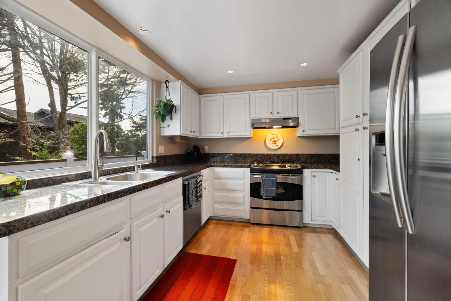 Detail Gallery Image 14 of 46 For 256 6th St, Montara,  CA 94037 - 4 Beds | 2/1 Baths