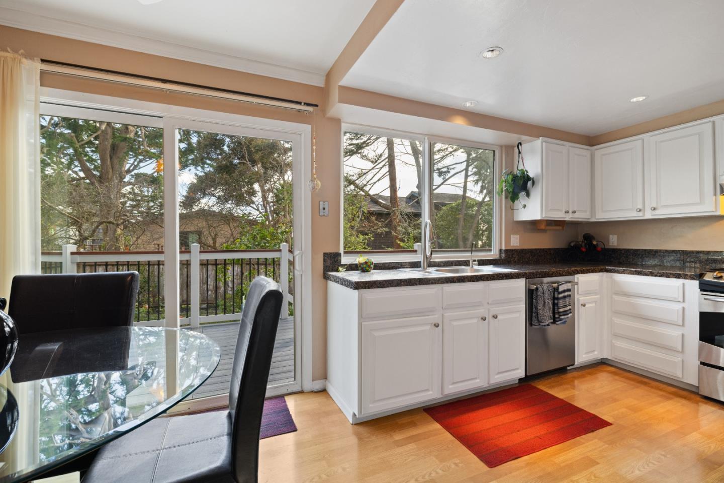 Detail Gallery Image 15 of 46 For 256 6th St, Montara,  CA 94037 - 4 Beds | 2/1 Baths