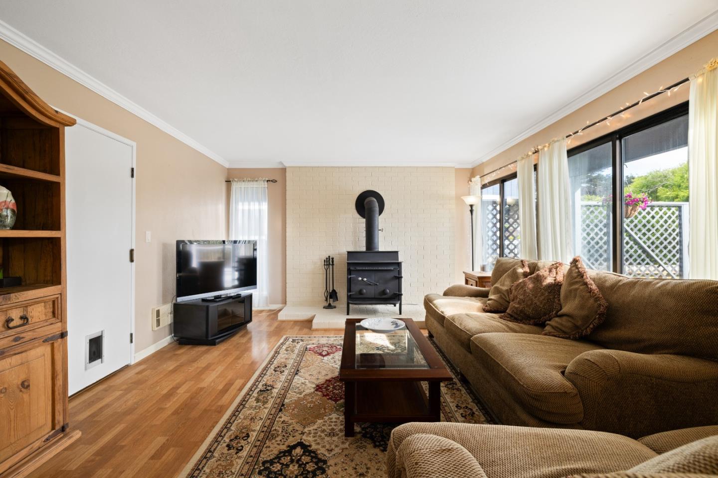 Detail Gallery Image 17 of 46 For 256 6th St, Montara,  CA 94037 - 4 Beds | 2/1 Baths