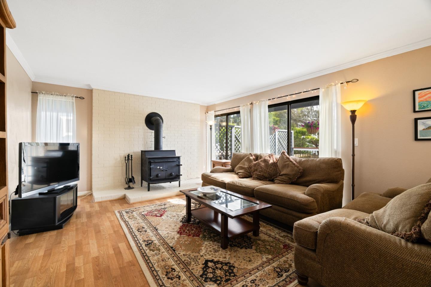 Detail Gallery Image 18 of 46 For 256 6th St, Montara,  CA 94037 - 4 Beds | 2/1 Baths