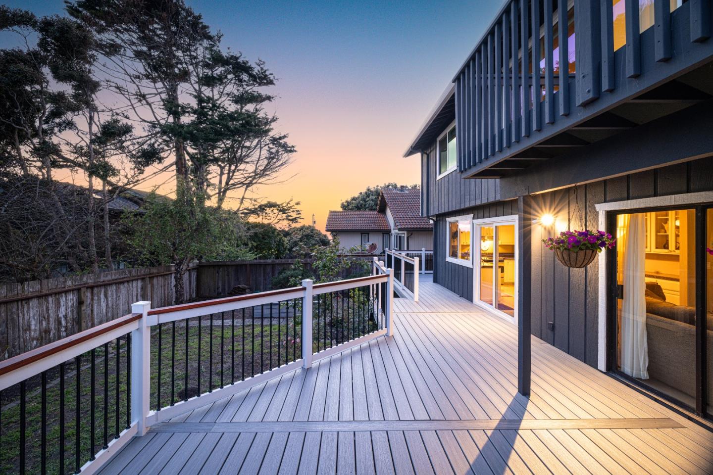 Detail Gallery Image 2 of 46 For 256 6th St, Montara,  CA 94037 - 4 Beds | 2/1 Baths