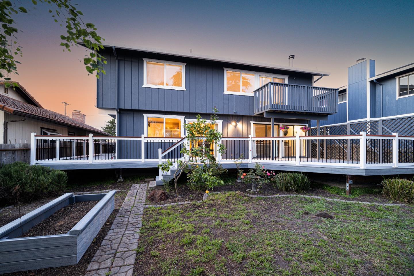 Detail Gallery Image 34 of 46 For 256 6th St, Montara,  CA 94037 - 4 Beds | 2/1 Baths