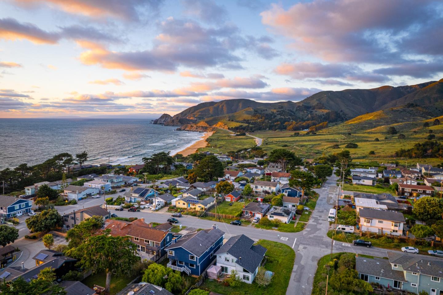 Detail Gallery Image 39 of 46 For 256 6th St, Montara,  CA 94037 - 4 Beds | 2/1 Baths