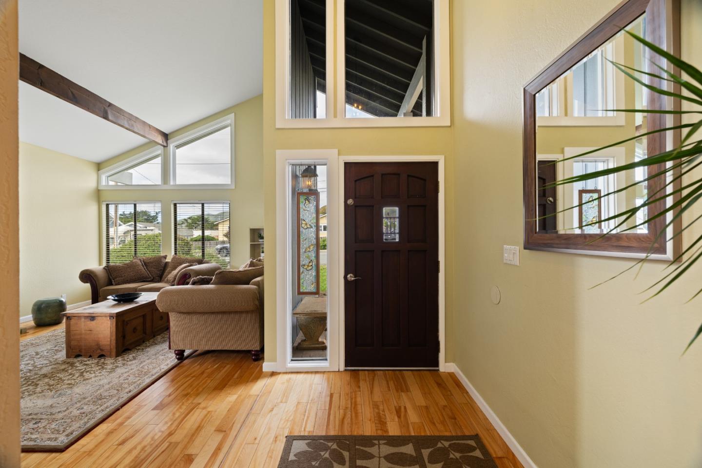 Detail Gallery Image 7 of 46 For 256 6th St, Montara,  CA 94037 - 4 Beds | 2/1 Baths