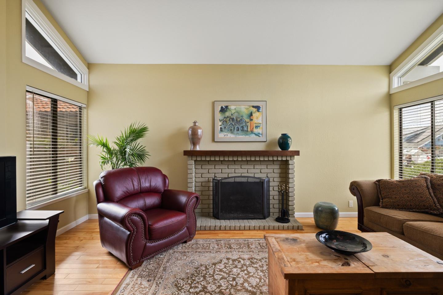 Detail Gallery Image 8 of 46 For 256 6th St, Montara,  CA 94037 - 4 Beds | 2/1 Baths