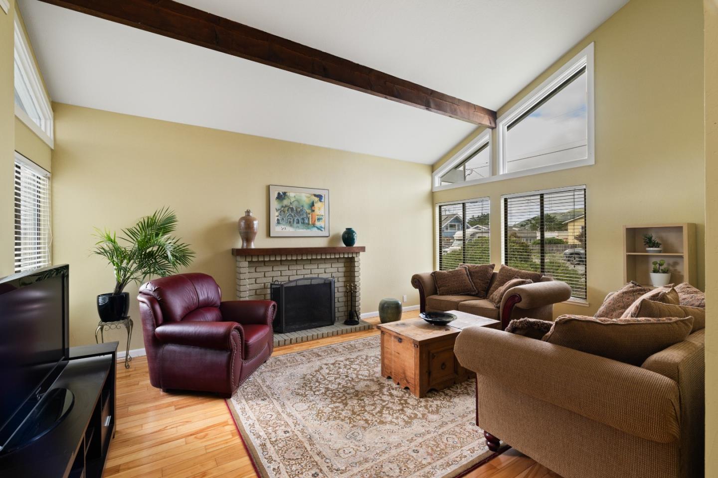 Detail Gallery Image 9 of 46 For 256 6th St, Montara,  CA 94037 - 4 Beds | 2/1 Baths