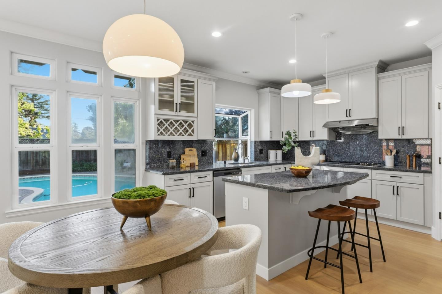 Detail Gallery Image 15 of 39 For 3286 South Ct, Palo Alto,  CA 94306 - 4 Beds | 4 Baths