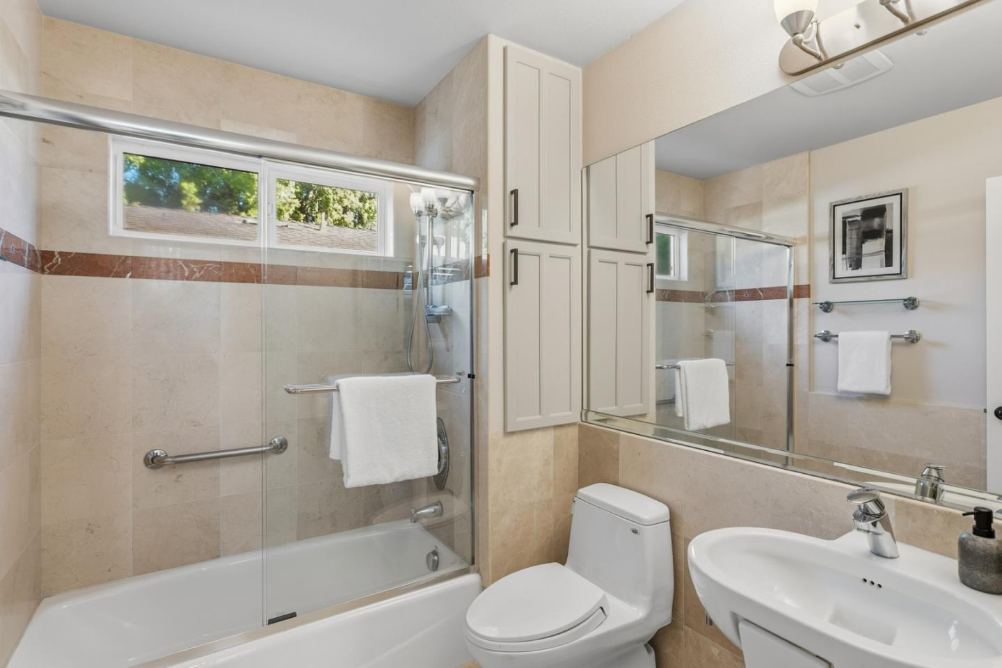 Detail Gallery Image 18 of 39 For 3286 South Ct, Palo Alto,  CA 94306 - 4 Beds | 4 Baths