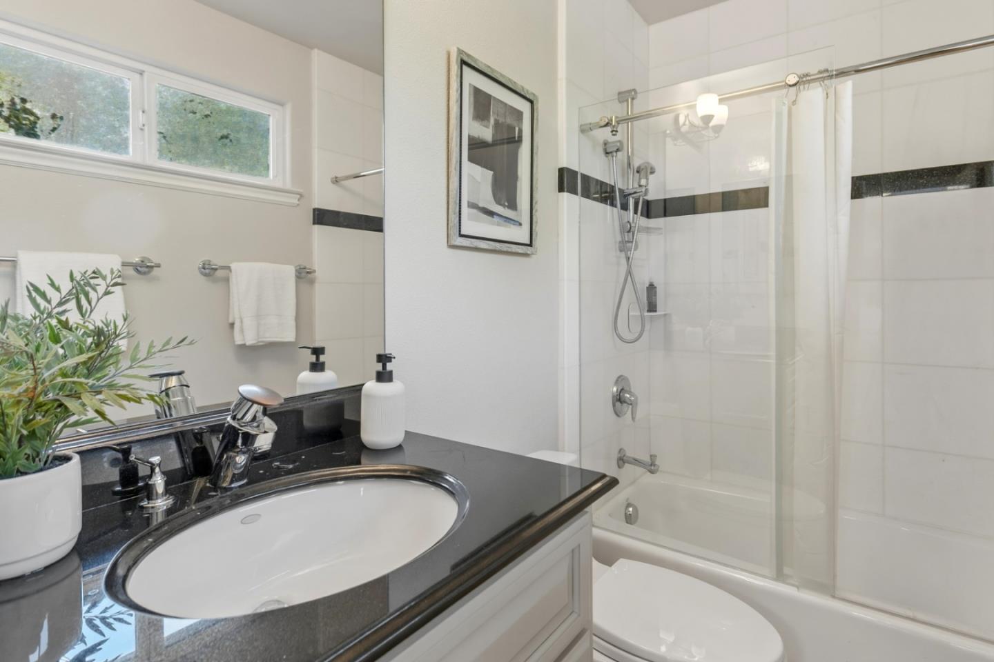 Detail Gallery Image 25 of 39 For 3286 South Ct, Palo Alto,  CA 94306 - 4 Beds | 4 Baths