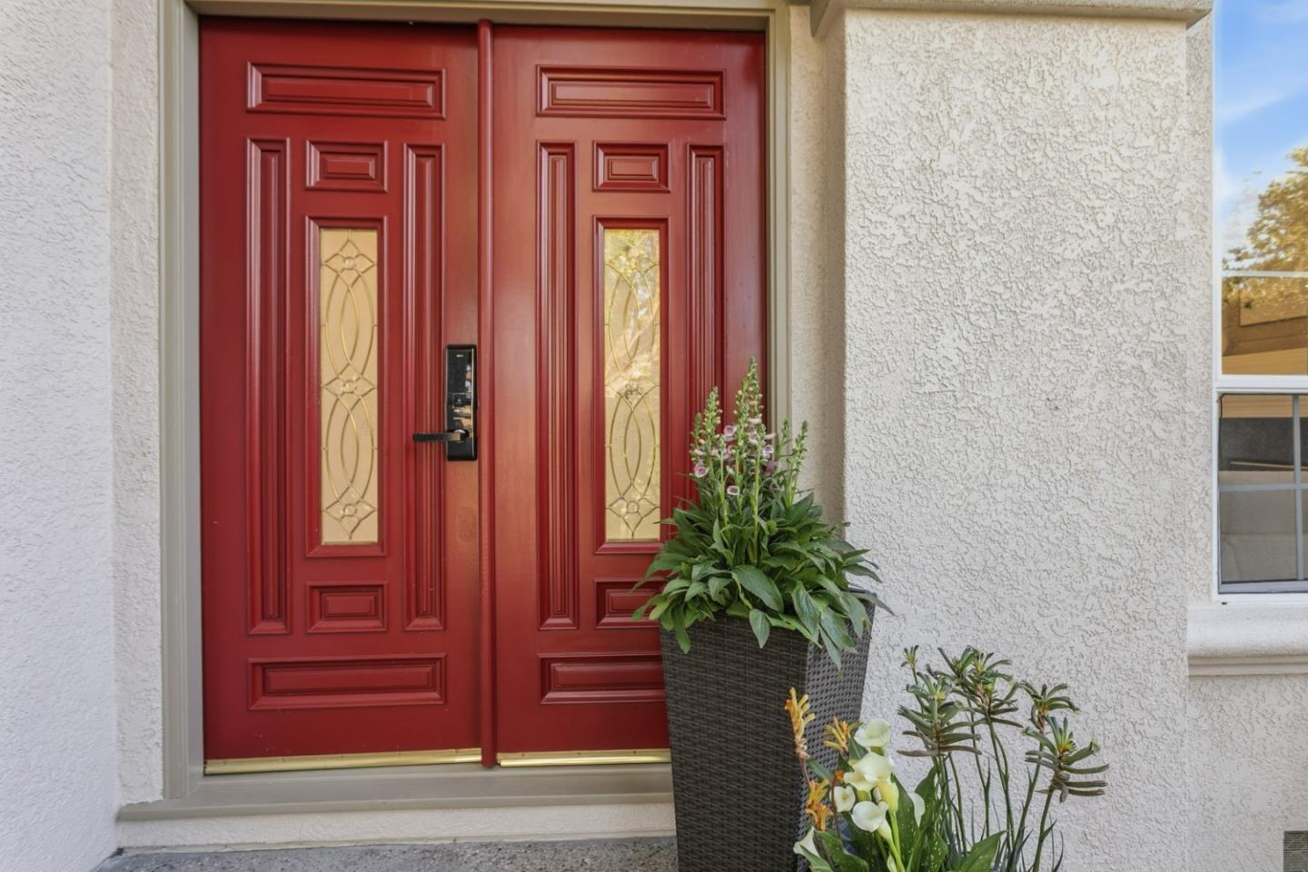 Detail Gallery Image 4 of 39 For 3286 South Ct, Palo Alto,  CA 94306 - 4 Beds | 4 Baths