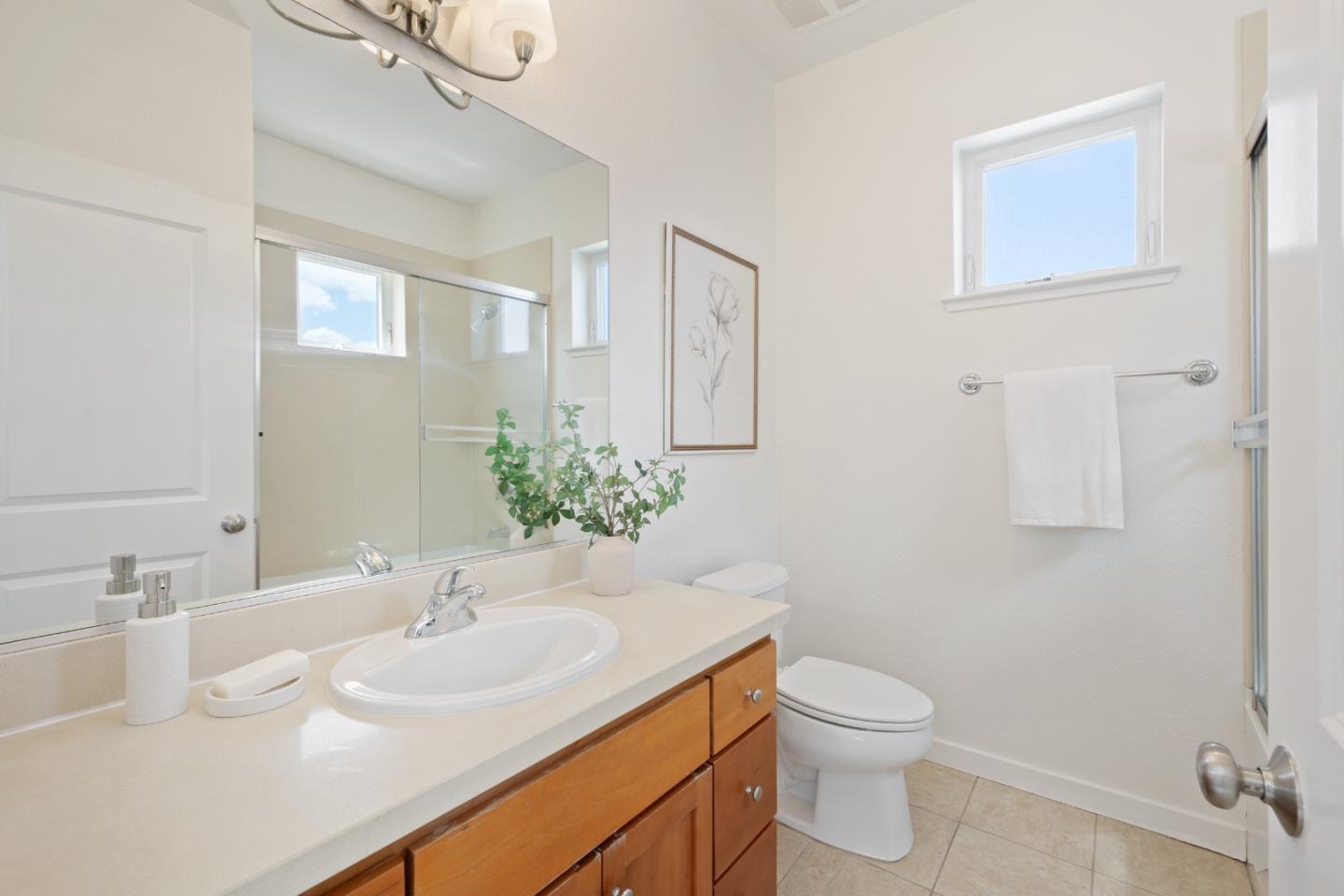 Detail Gallery Image 18 of 26 For 1918 Newbury Dr, Mountain View,  CA 94043 - 3 Beds | 3/1 Baths