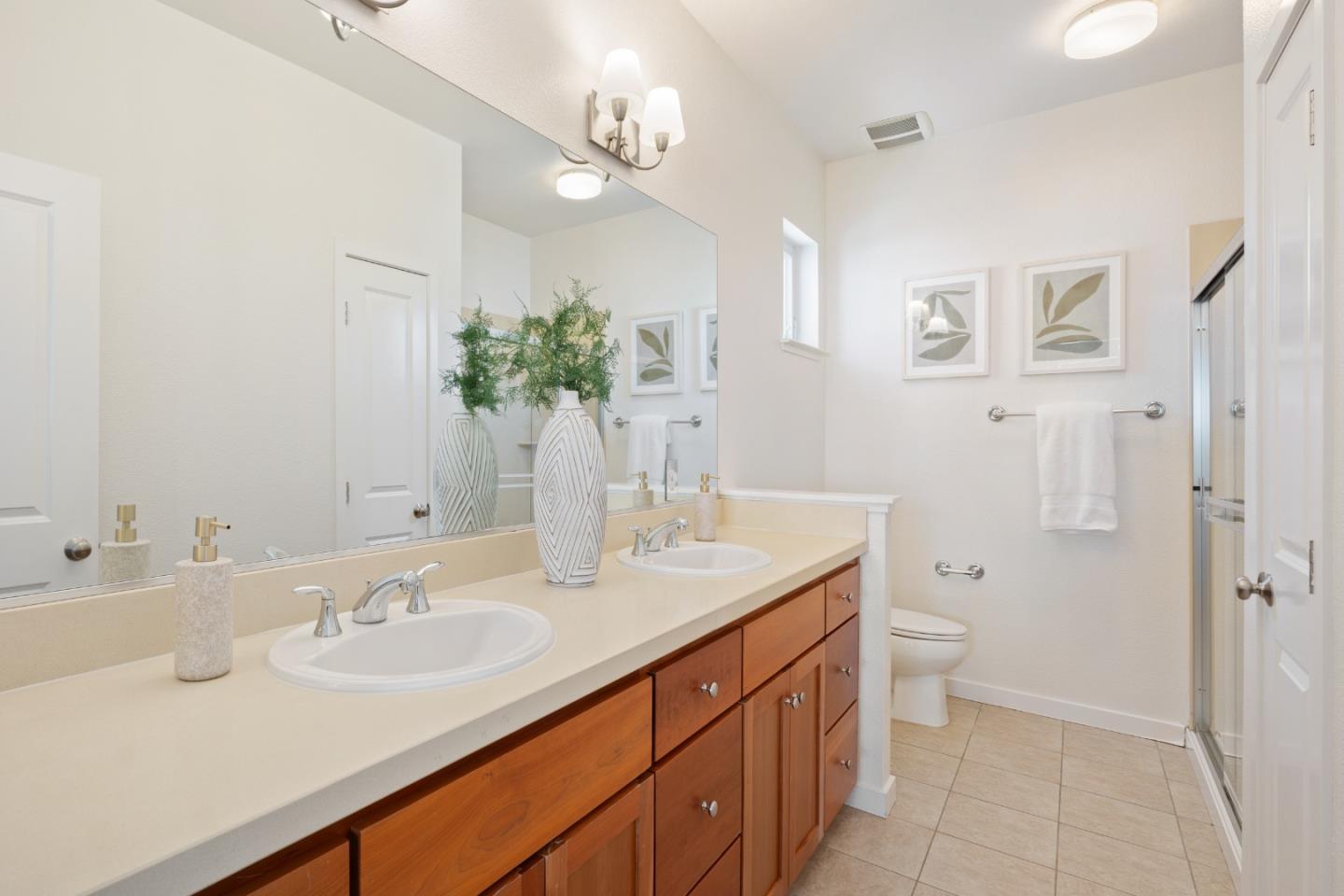 Detail Gallery Image 23 of 26 For 1918 Newbury Dr, Mountain View,  CA 94043 - 3 Beds | 3/1 Baths