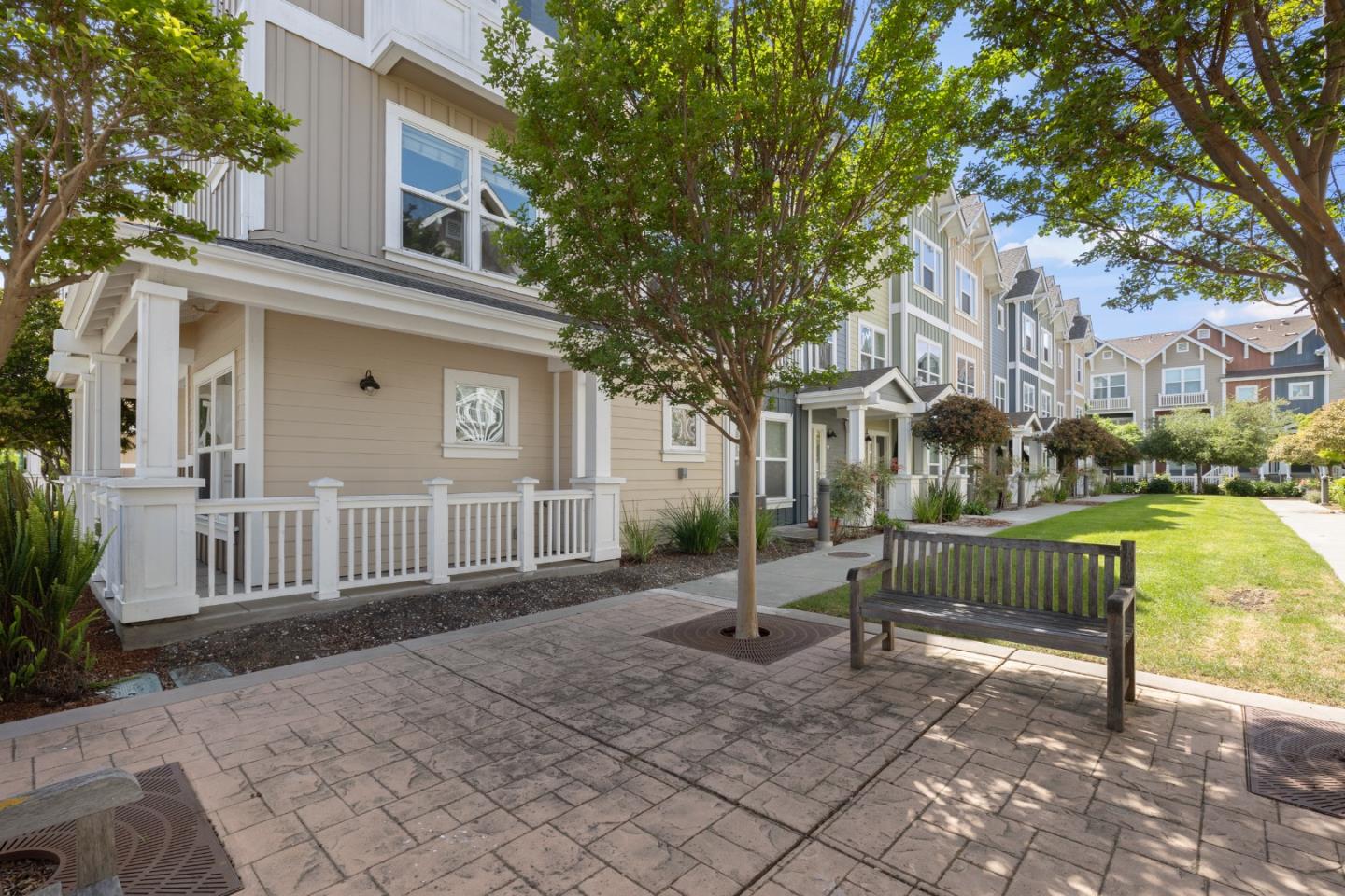 Detail Gallery Image 25 of 26 For 1918 Newbury Dr, Mountain View,  CA 94043 - 3 Beds | 3/1 Baths