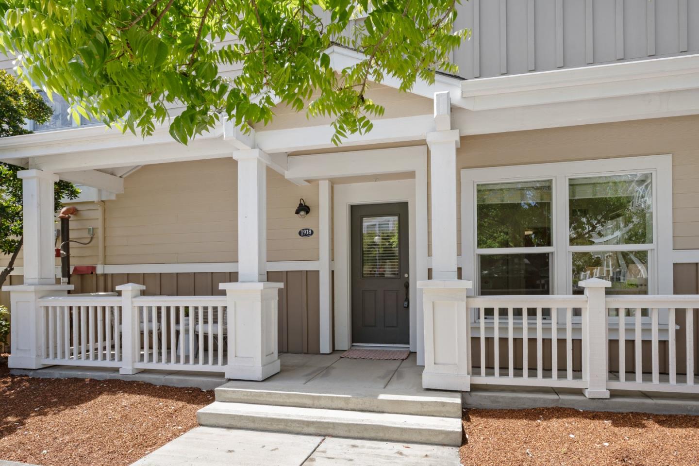 Detail Gallery Image 3 of 26 For 1918 Newbury Dr, Mountain View,  CA 94043 - 3 Beds | 3/1 Baths