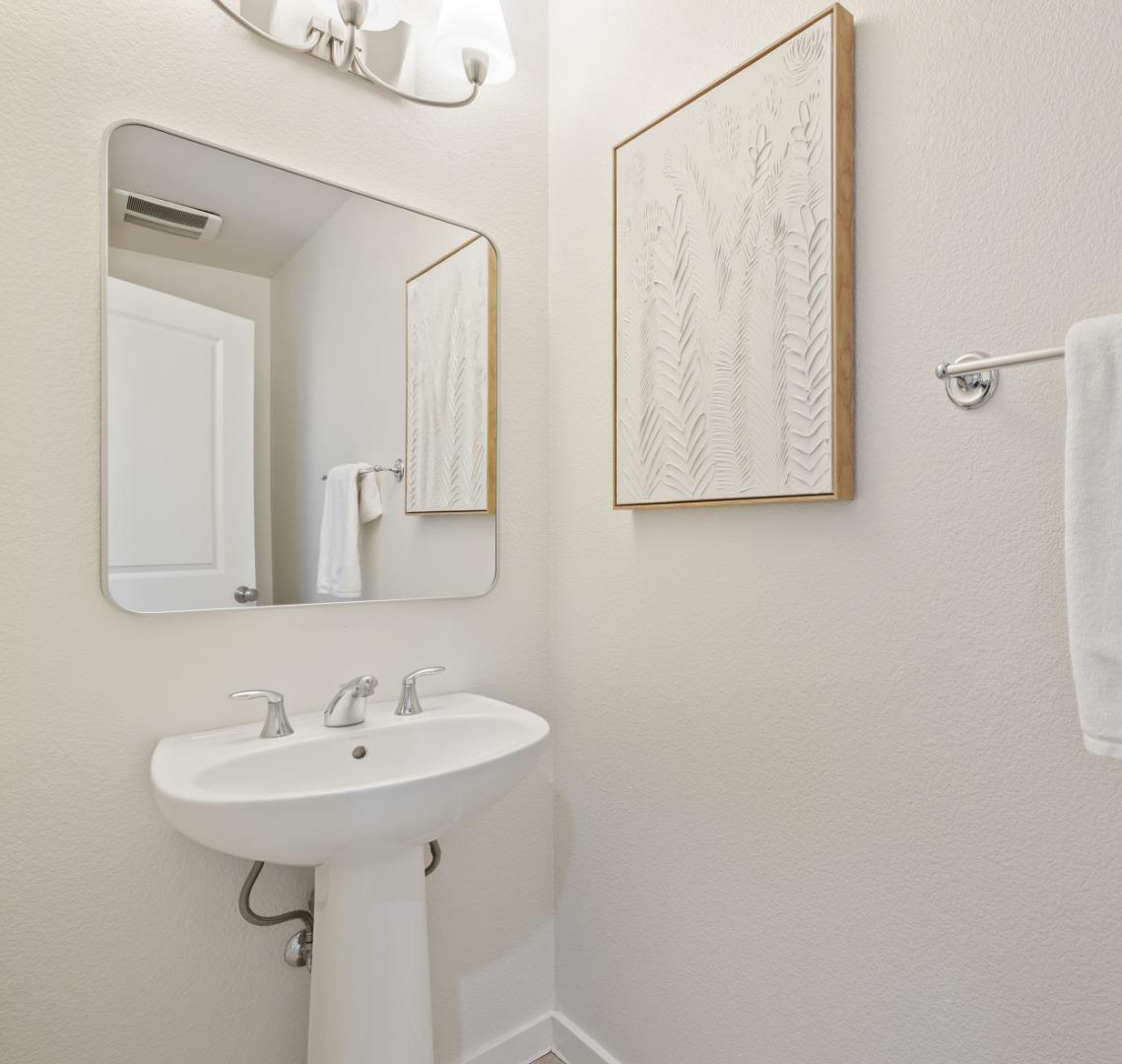 Detail Gallery Image 8 of 26 For 1918 Newbury Dr, Mountain View,  CA 94043 - 3 Beds | 3/1 Baths