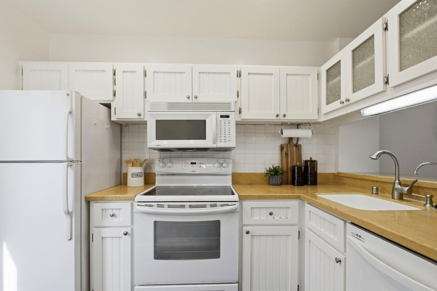 Detail Gallery Image 6 of 46 For 3007 Kaiser Dr #F,  Santa Clara,  CA 95051 - 2 Beds | 1/1 Baths