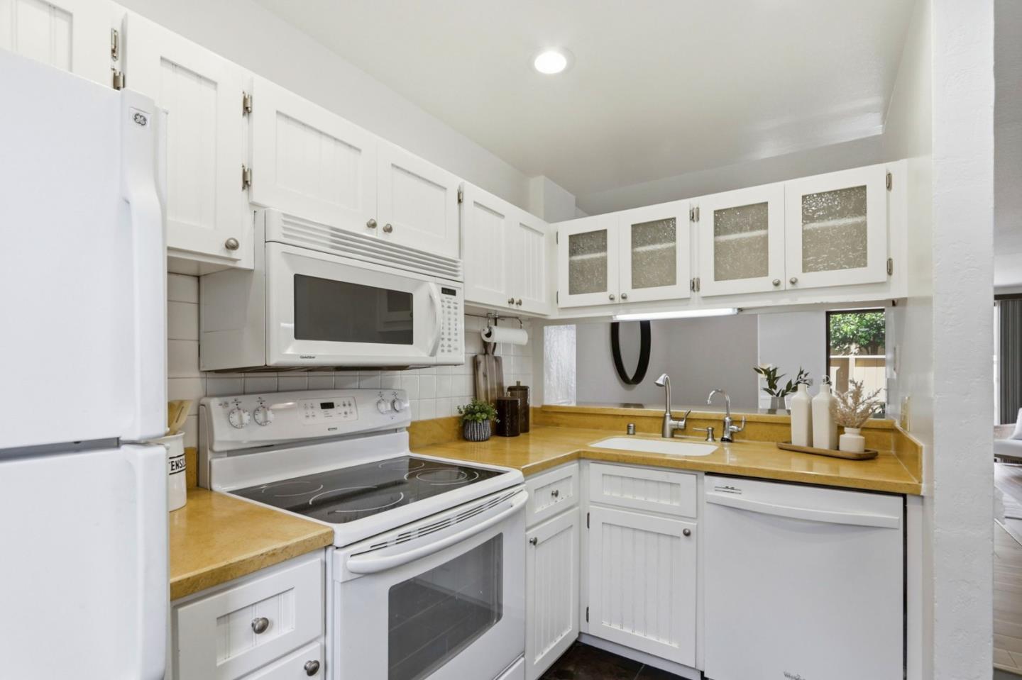 Detail Gallery Image 7 of 46 For 3007 Kaiser Dr #F,  Santa Clara,  CA 95051 - 2 Beds | 1/1 Baths