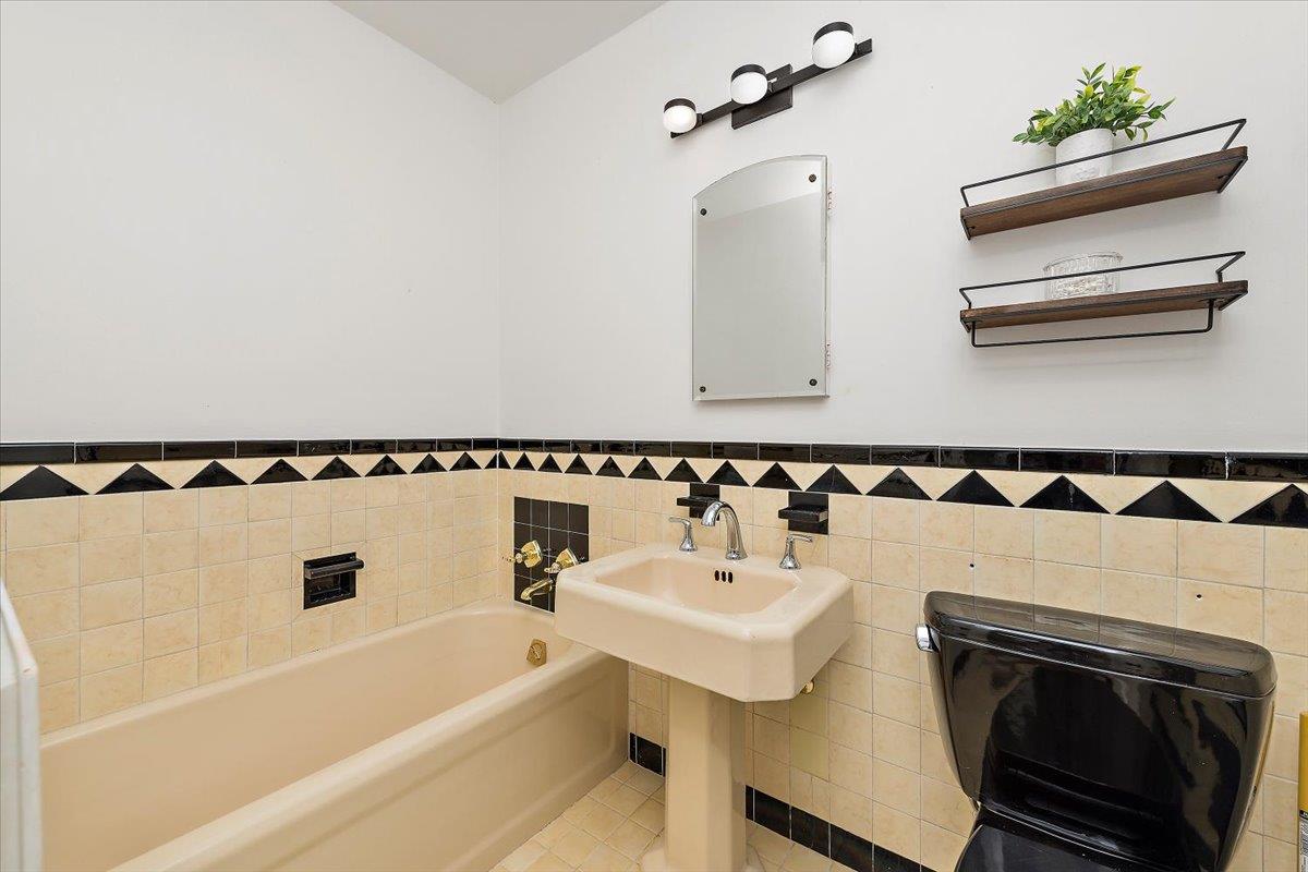 Detail Gallery Image 10 of 25 For 2654 18th Ave, San Francisco,  CA 94116 - 3 Beds | 2 Baths