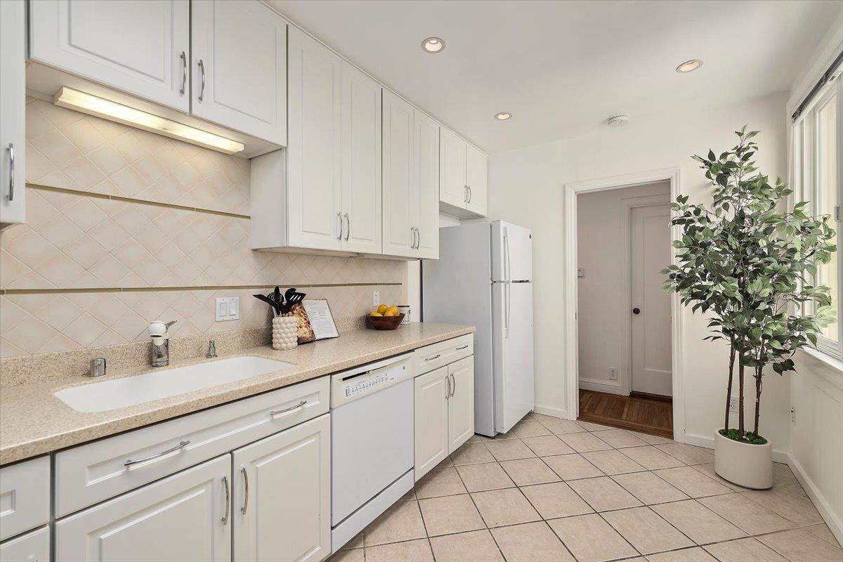 Detail Gallery Image 9 of 25 For 2654 18th Ave, San Francisco,  CA 94116 - 3 Beds | 2 Baths