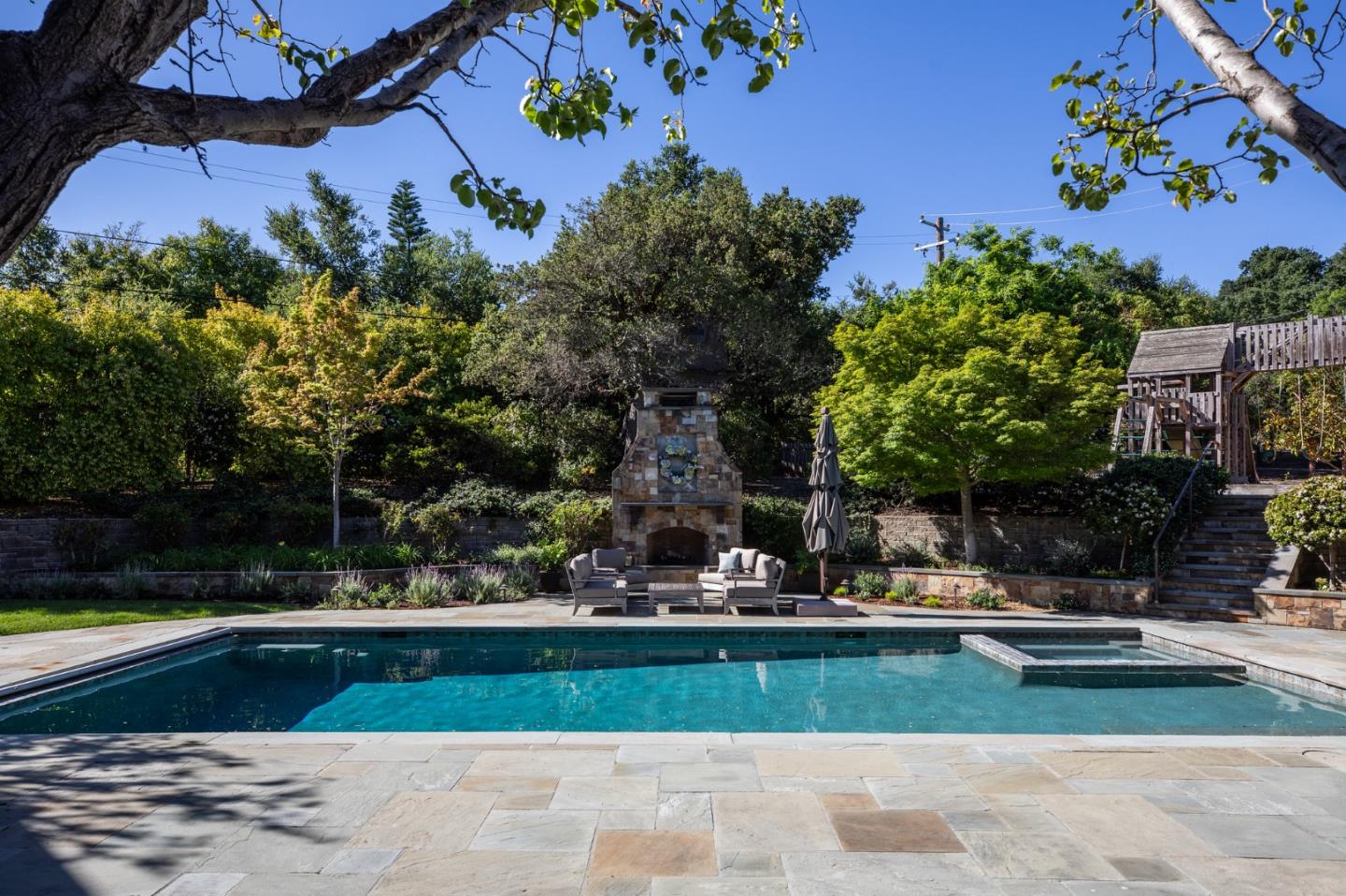 Detail Gallery Image 14 of 22 For 12366 Priscilla Ln, Los Altos Hills,  CA 94022 - 5 Beds | 4/2 Baths