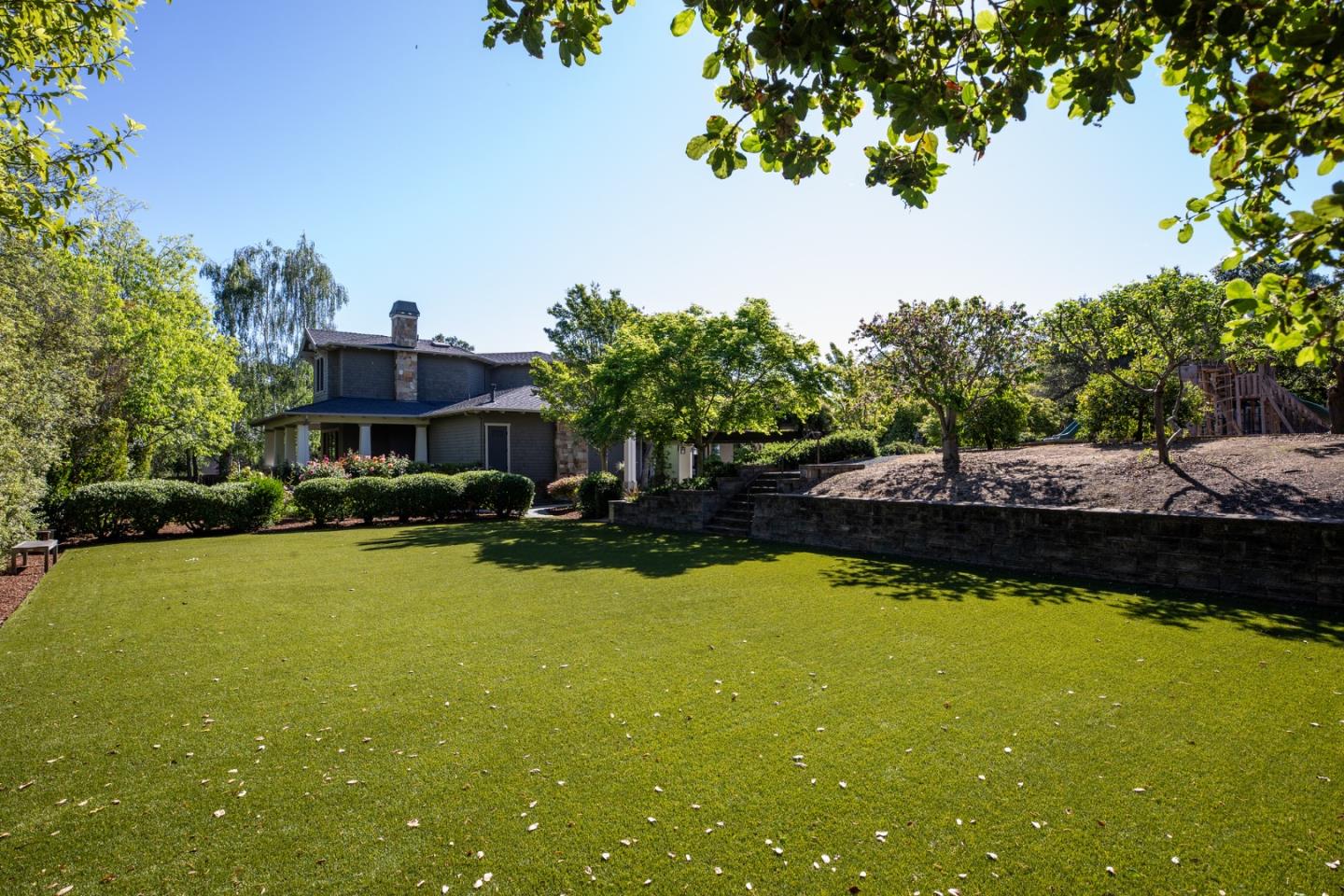 Detail Gallery Image 19 of 22 For 12366 Priscilla Ln, Los Altos Hills,  CA 94022 - 5 Beds | 4/2 Baths