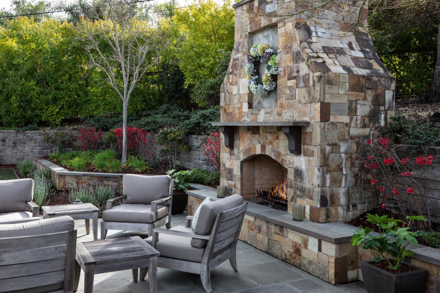 Detail Gallery Image 20 of 22 For 12366 Priscilla Ln, Los Altos Hills,  CA 94022 - 5 Beds | 4/2 Baths