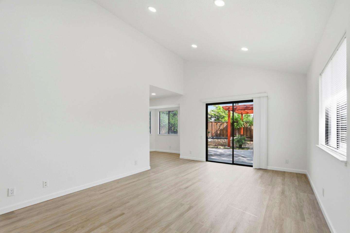 Detail Gallery Image 5 of 48 For 2895 Bouveron Ct, San Jose,  CA 95148 - 4 Beds | 3 Baths