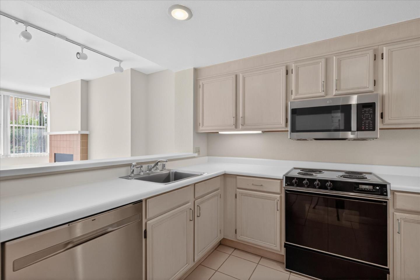 Detail Gallery Image 11 of 28 For 550 Ortega Ave #A203,  Mountain View,  CA 94040 - 1 Beds | 1 Baths