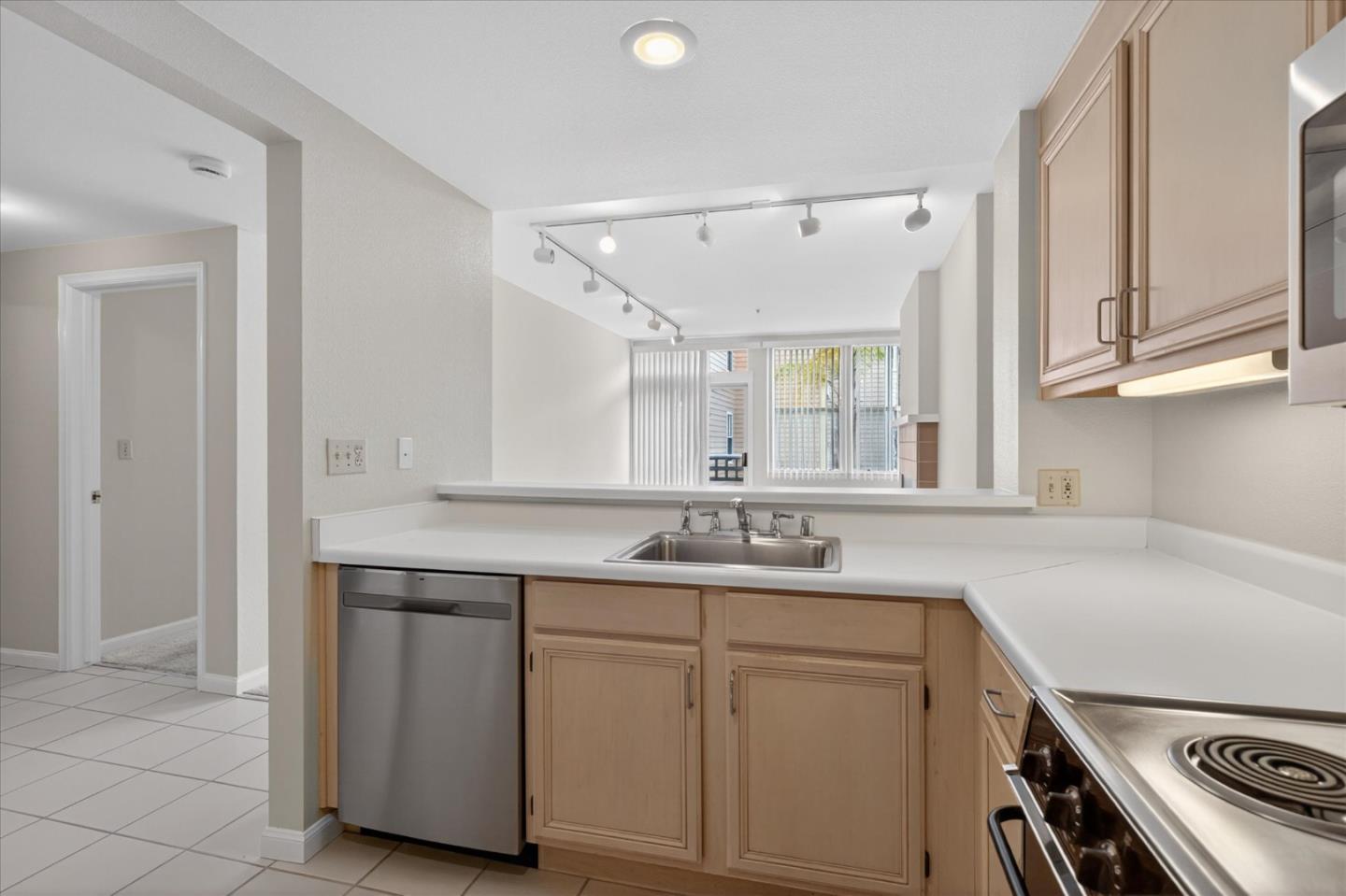 Detail Gallery Image 12 of 28 For 550 Ortega Ave #A203,  Mountain View,  CA 94040 - 1 Beds | 1 Baths