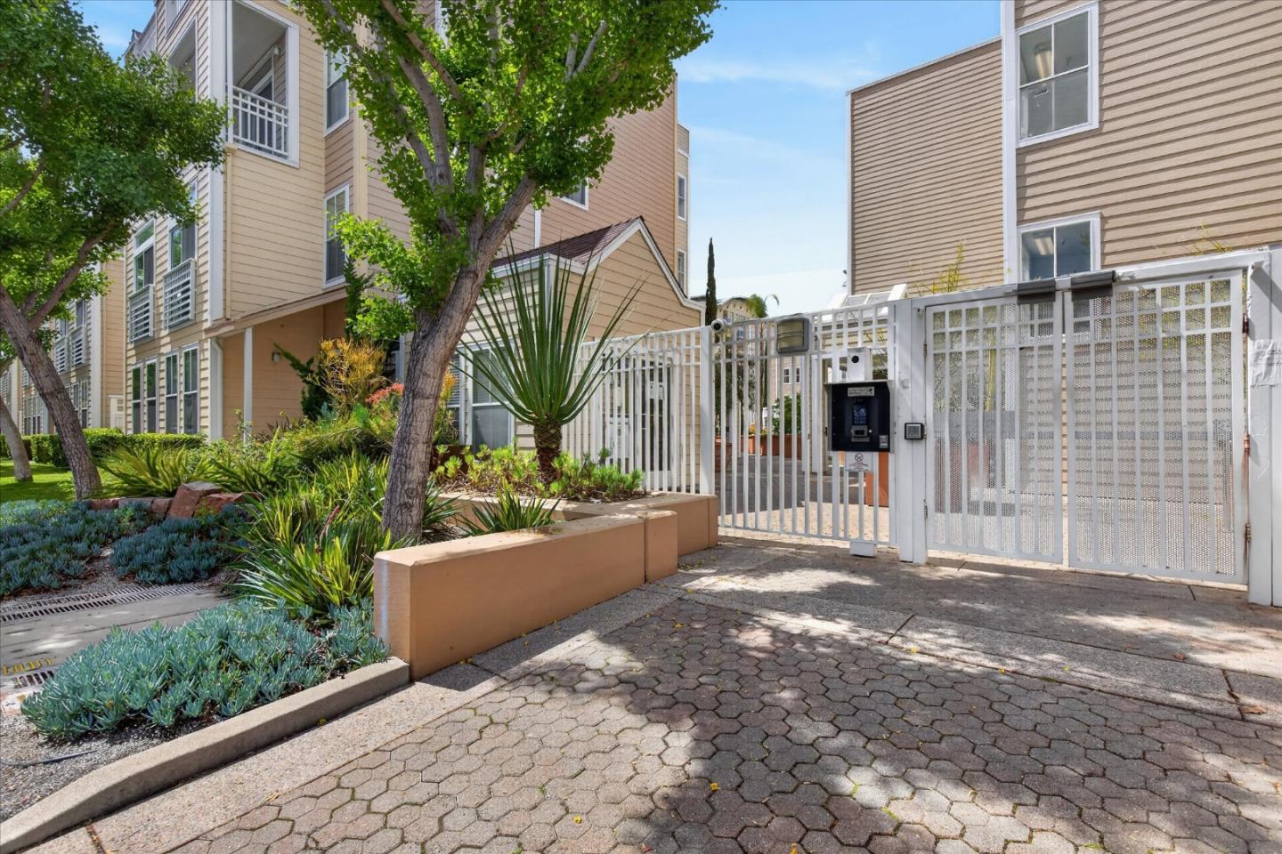 Detail Gallery Image 2 of 28 For 550 Ortega Ave #A203,  Mountain View,  CA 94040 - 1 Beds | 1 Baths