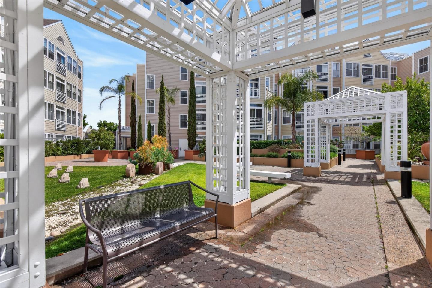 Detail Gallery Image 4 of 28 For 550 Ortega Ave #A203,  Mountain View,  CA 94040 - 1 Beds | 1 Baths