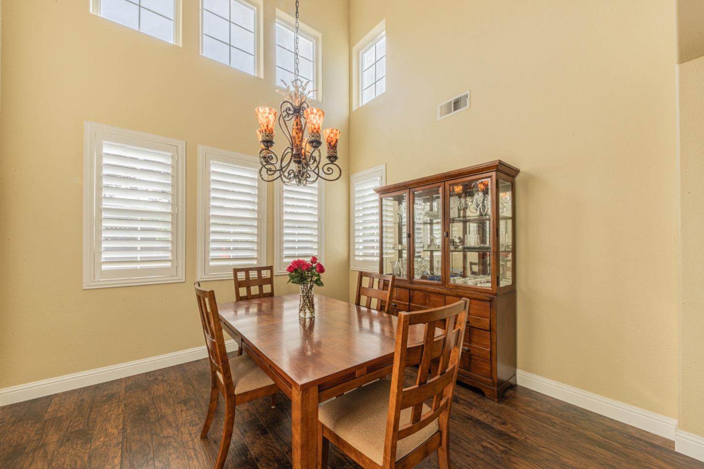 Detail Gallery Image 10 of 55 For 18300 Meadow Song Way, Salinas,  CA 93908 - 5 Beds | 3 Baths