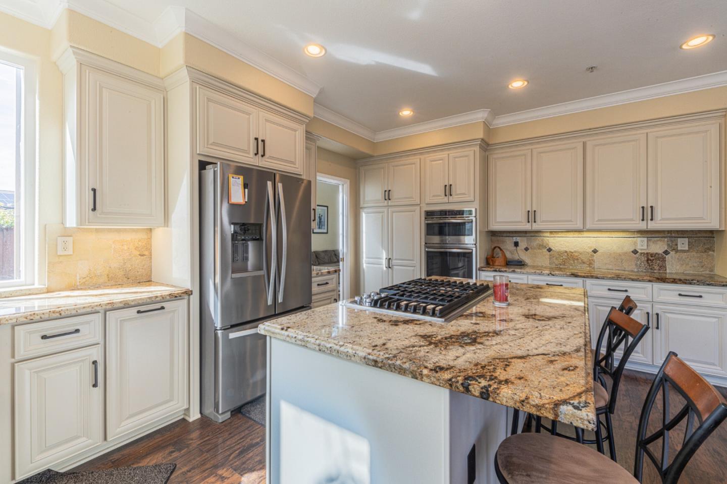 Detail Gallery Image 15 of 55 For 18300 Meadow Song Way, Salinas,  CA 93908 - 5 Beds | 3 Baths