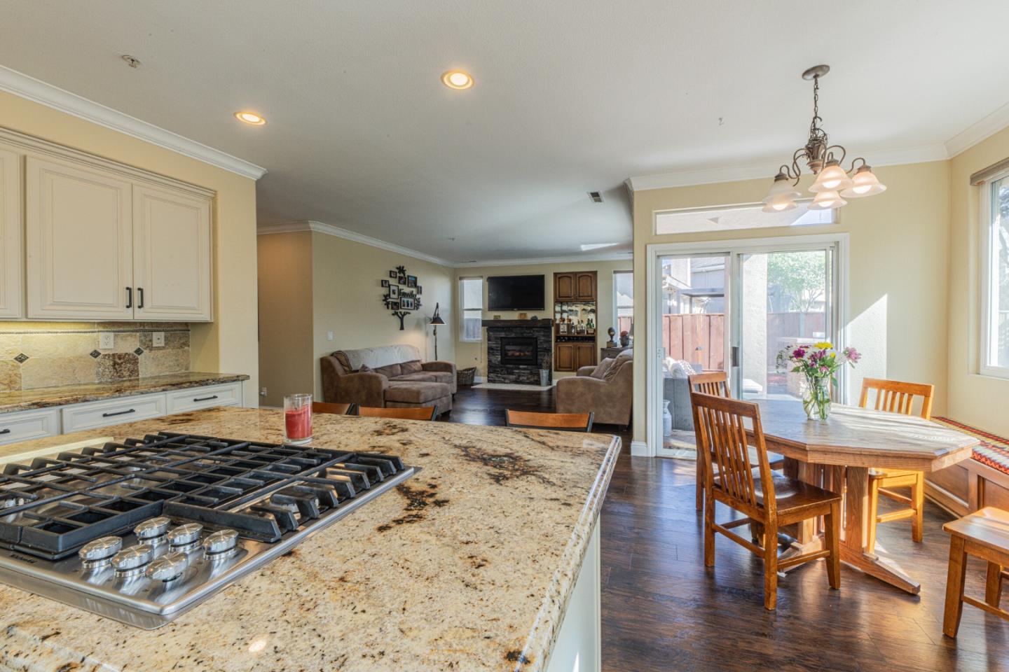 Detail Gallery Image 16 of 55 For 18300 Meadow Song Way, Salinas,  CA 93908 - 5 Beds | 3 Baths