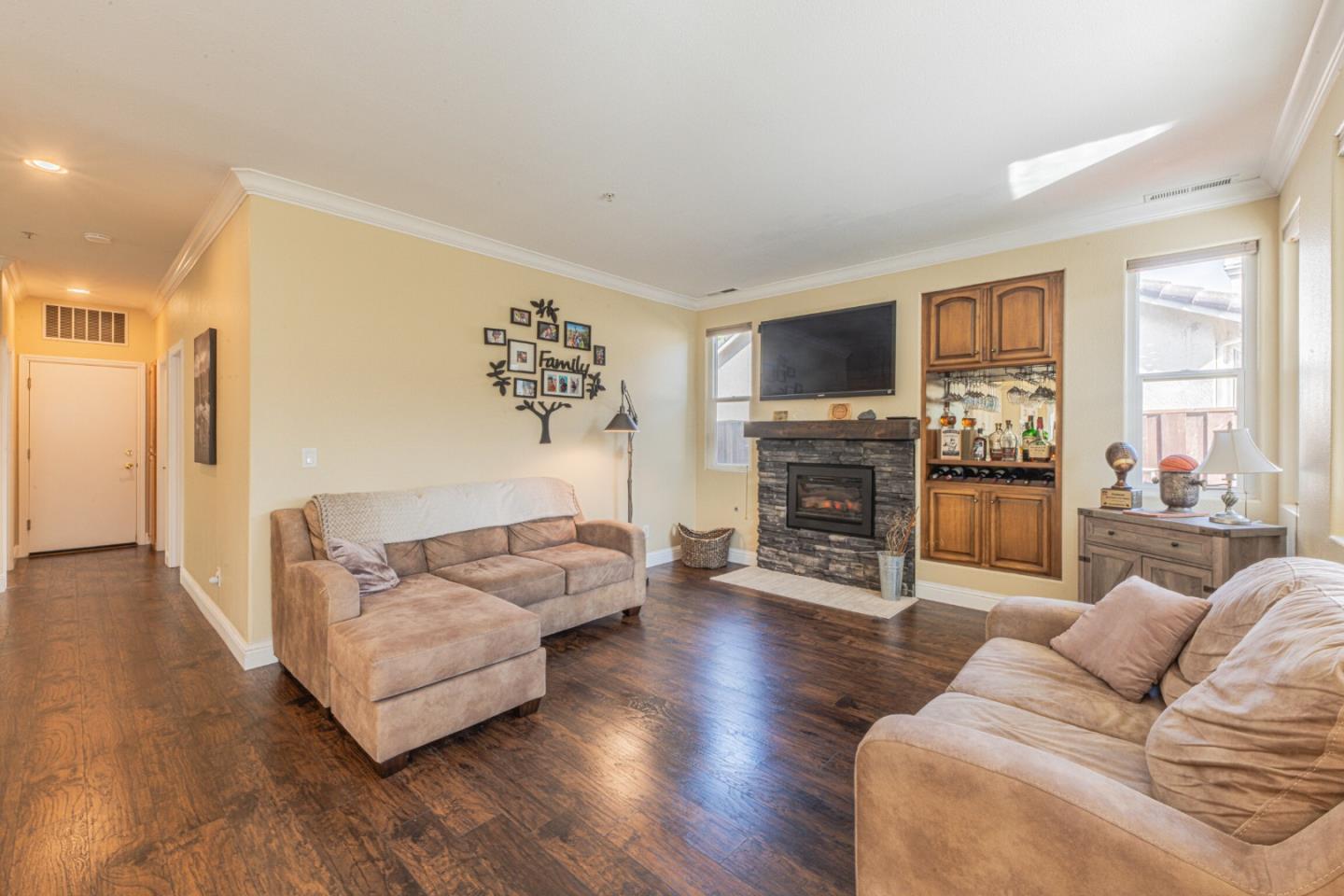 Detail Gallery Image 18 of 55 For 18300 Meadow Song Way, Salinas,  CA 93908 - 5 Beds | 3 Baths