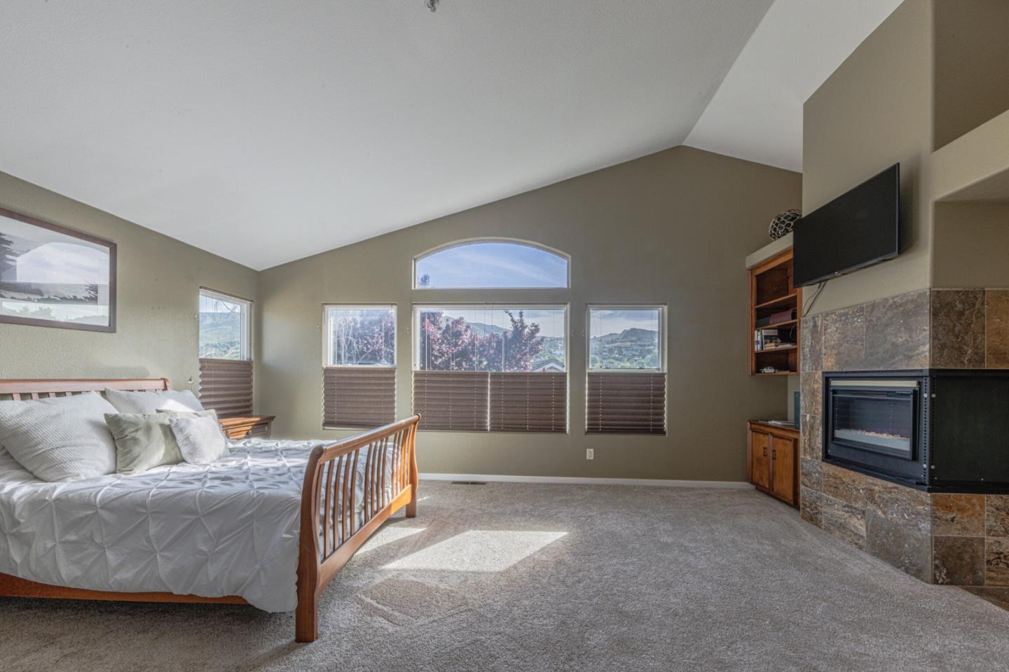 Detail Gallery Image 29 of 55 For 18300 Meadow Song Way, Salinas,  CA 93908 - 5 Beds | 3 Baths