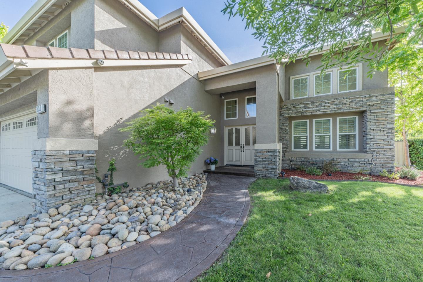 Detail Gallery Image 3 of 55 For 18300 Meadow Song Way, Salinas,  CA 93908 - 5 Beds | 3 Baths