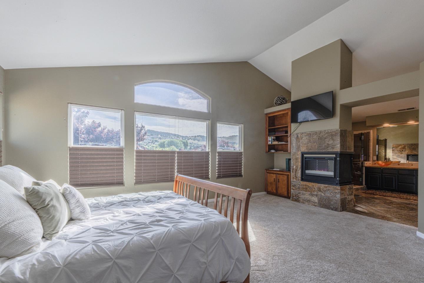 Detail Gallery Image 30 of 55 For 18300 Meadow Song Way, Salinas,  CA 93908 - 5 Beds | 3 Baths