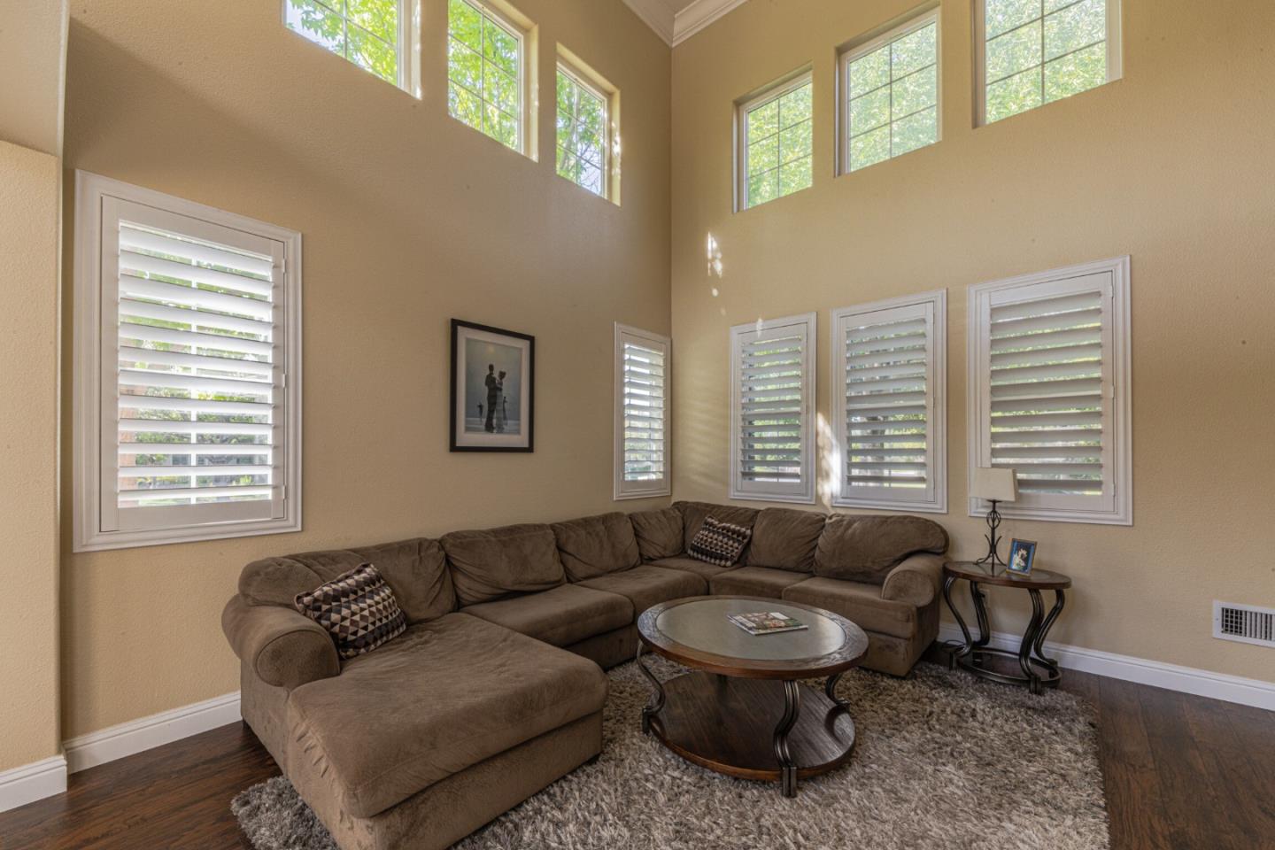 Detail Gallery Image 9 of 55 For 18300 Meadow Song Way, Salinas,  CA 93908 - 5 Beds | 3 Baths