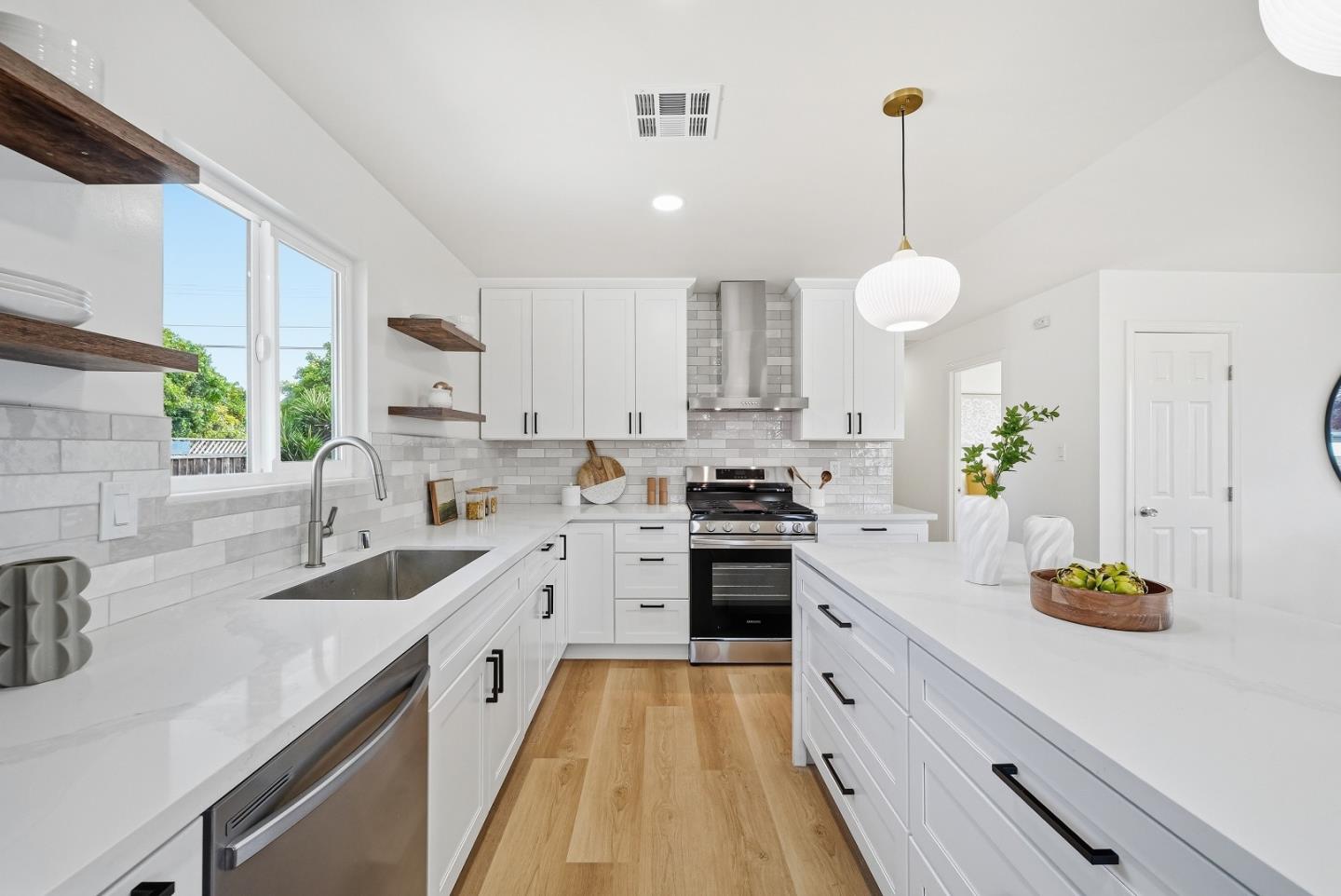 Detail Gallery Image 12 of 38 For 3334 Marchese Ct, Santa Clara,  CA 95051 - 3 Beds | 2/1 Baths