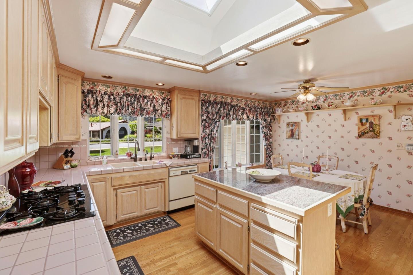 Detail Gallery Image 11 of 50 For 1237 Wooded Hills Dr, San Jose,  CA 95120 - 3 Beds | 2/1 Baths